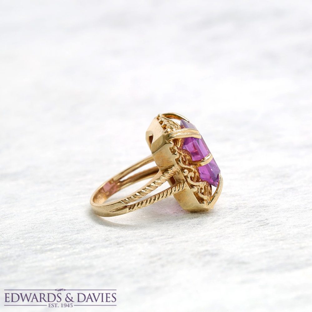 AN00072 vintage estate yellow gold laboratory created purple sapphire ring