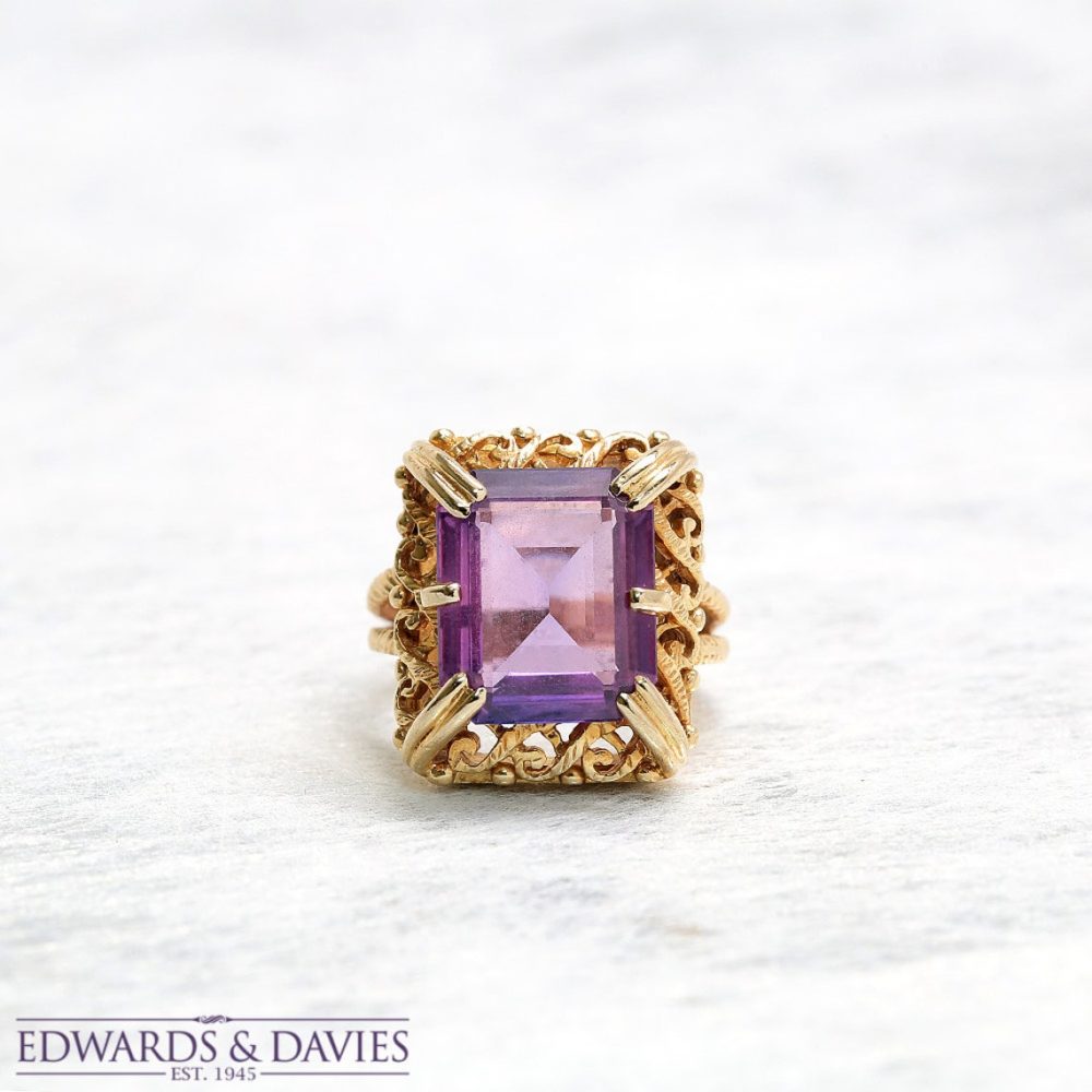 AN00072 vintage estate yellow gold laboratory created purple sapphire ring