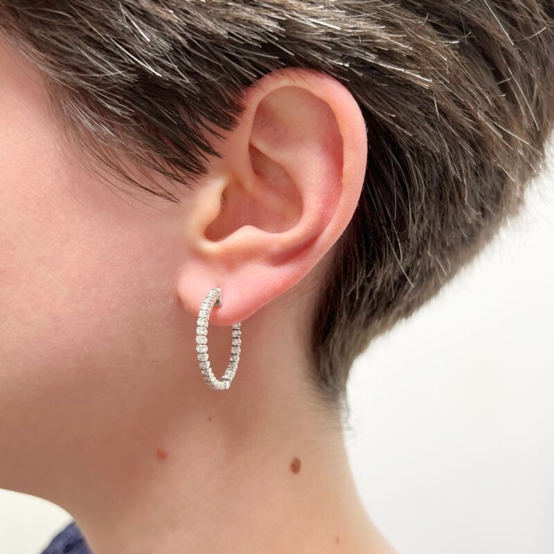er00986 white gold diamond hoop earrings