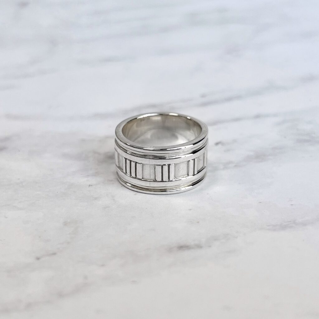 RG01613 Tiffany & co sterling silver atlas ring logo
