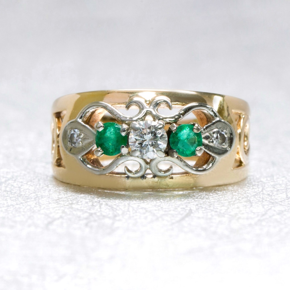 AN00307 Vintage Diamond and Emerald Filigree Ring