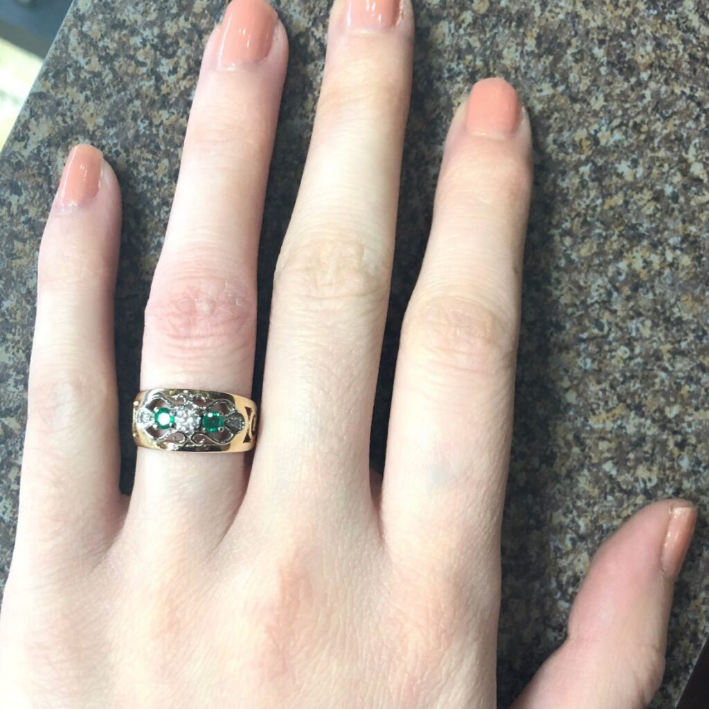 AN00307 Vintage Diamond and Emerald Filigree Ring