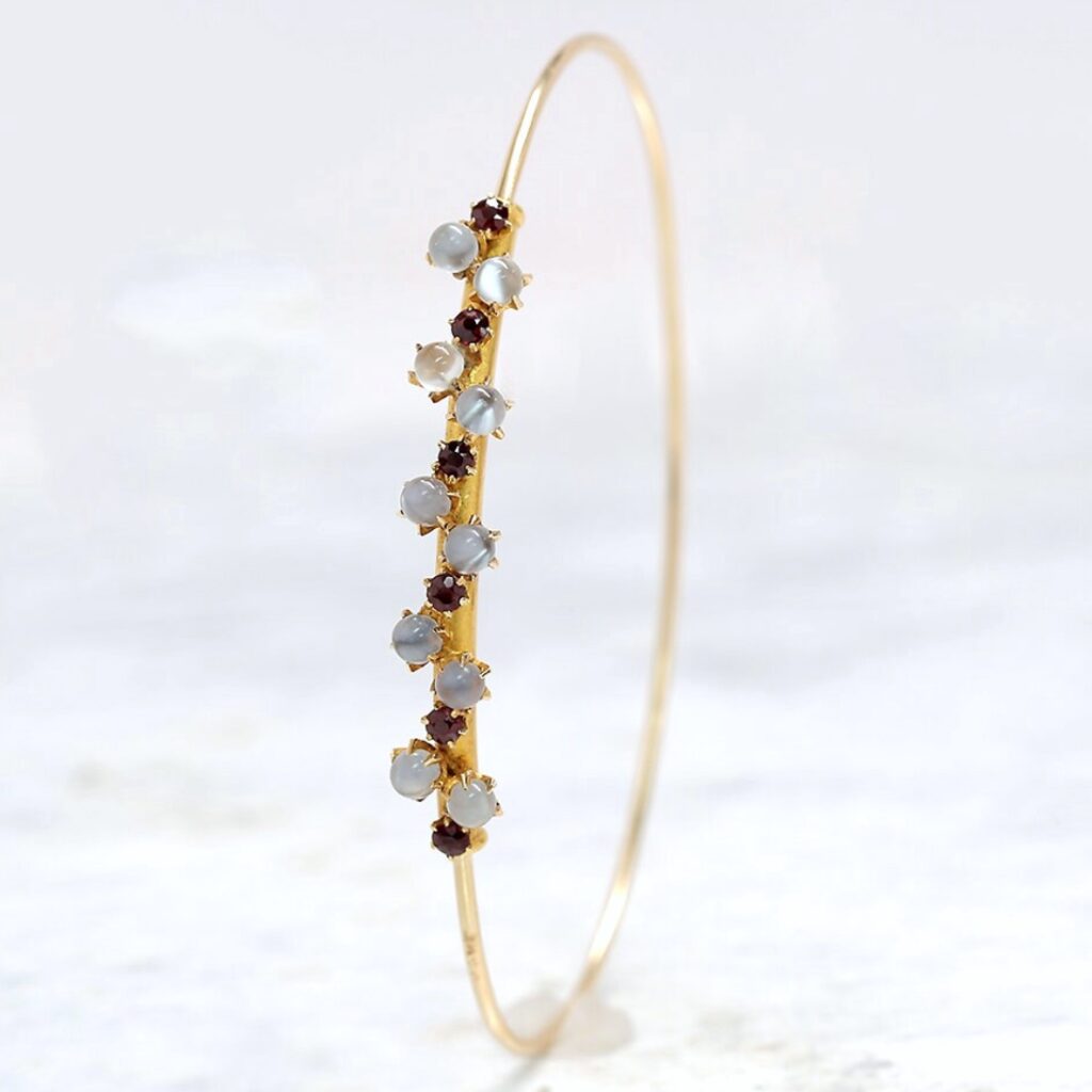 AN00003 vintage Gold Garnet Moonstone Bangle Bracelet