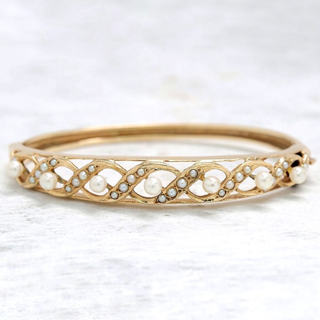 AN00004 vintage Gold Pearl Bangle Bracelet