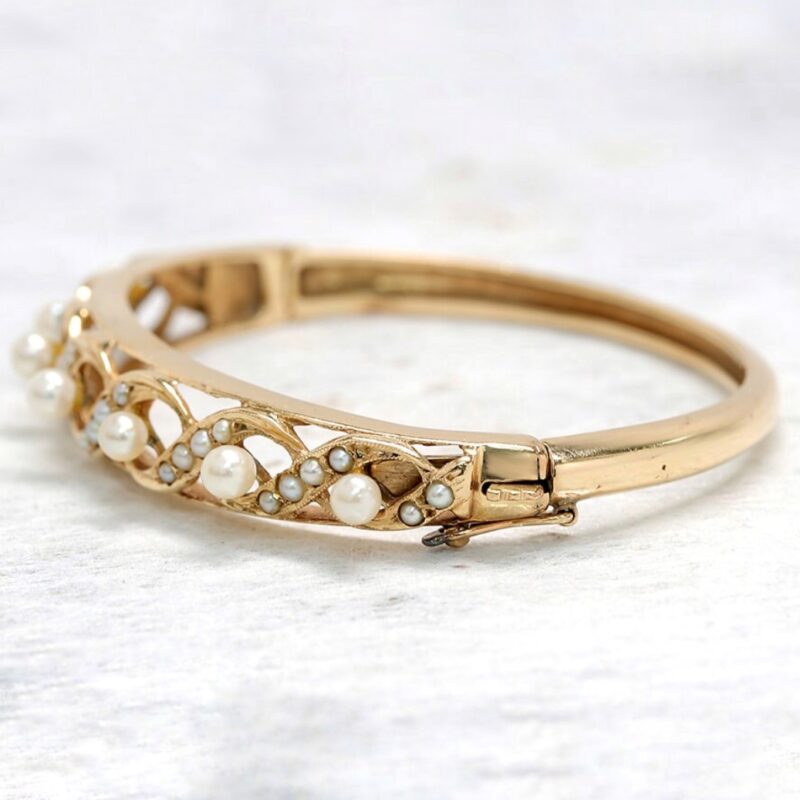 AN00004 vintage Gold Pearl Bangle Bracelet