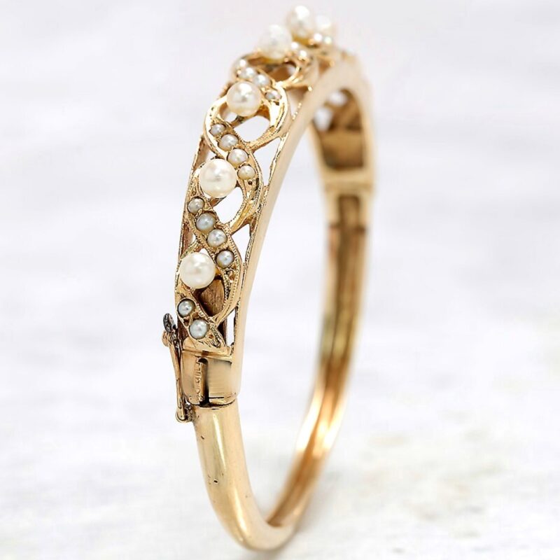 AN00004 vintage Gold Pearl Bangle Bracelet