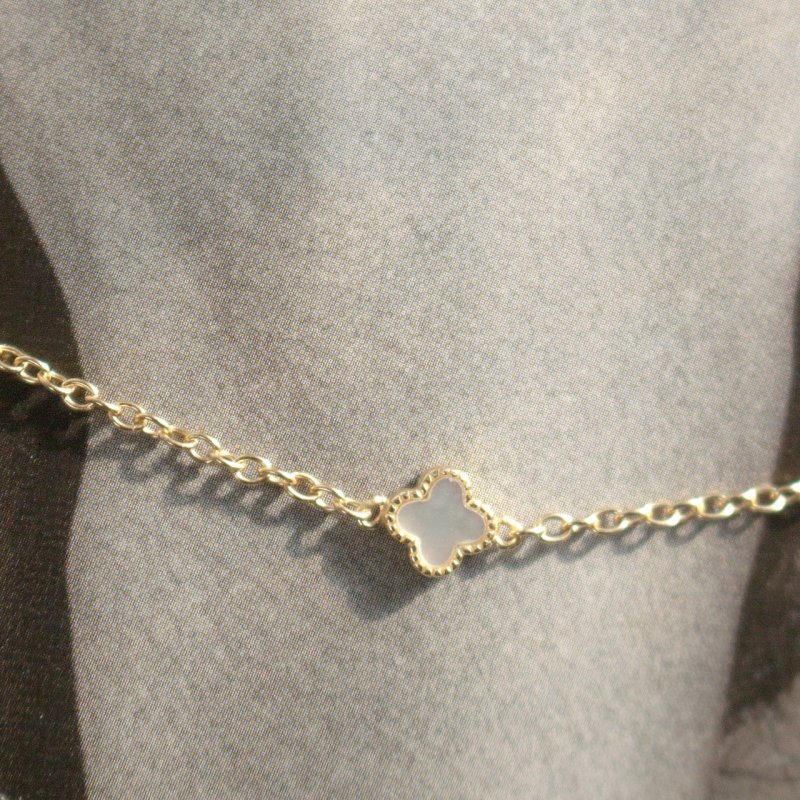 BR00435 silver gold vermeil mother of pearl clover chain bracelet close up silver gold vermeil mother of pearl clover chain bracelet