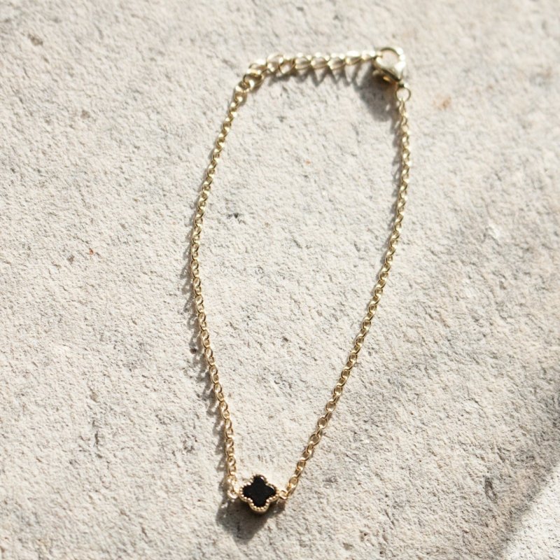 BR00437 silver gold vermeil black onyx clover chain bracelet styled silver gold vermeil black onyx clover chain bracelet model