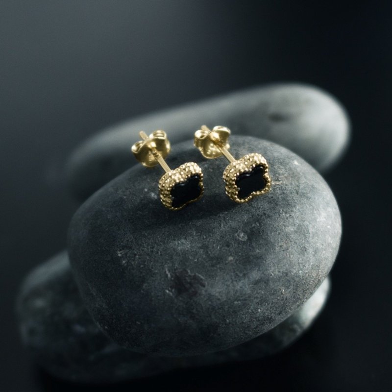 ER01443 silver gold vermeil black onyx clover stud earrings styled silver gold vermeil black onyx clover stud earrings