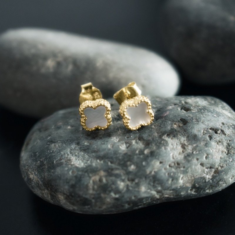 ER01444 sterling silver gold vermeil mother of pearl clover stud earrings styled sterling silver gold vermeil mother of pearl clover stud earrings