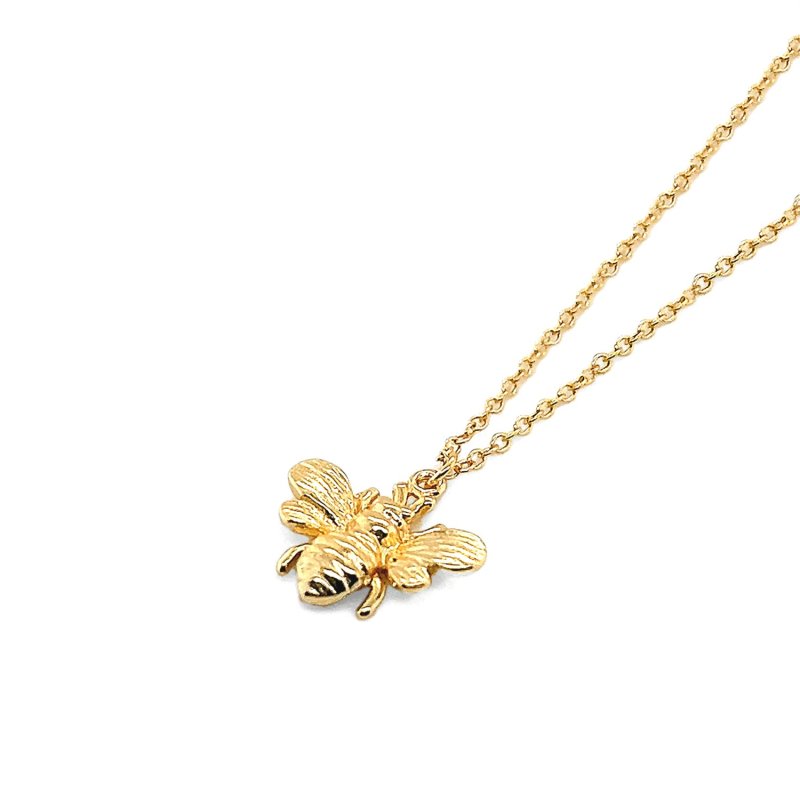 NE00372 silver gold vermeil bumble bee pendant necklace close up silver gold vermeil bumble bee pendant necklace