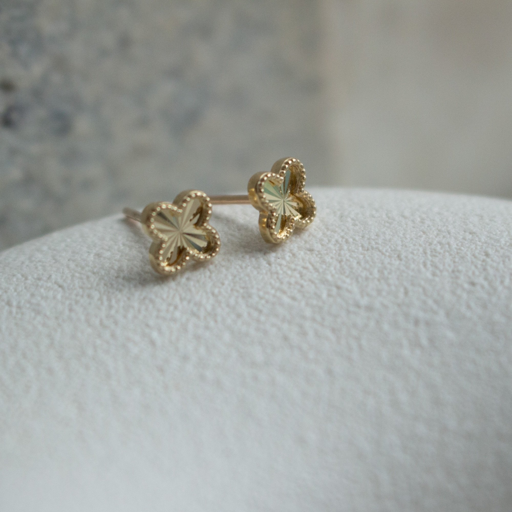 ER01529 10k yellow gold clover stud earrings styled