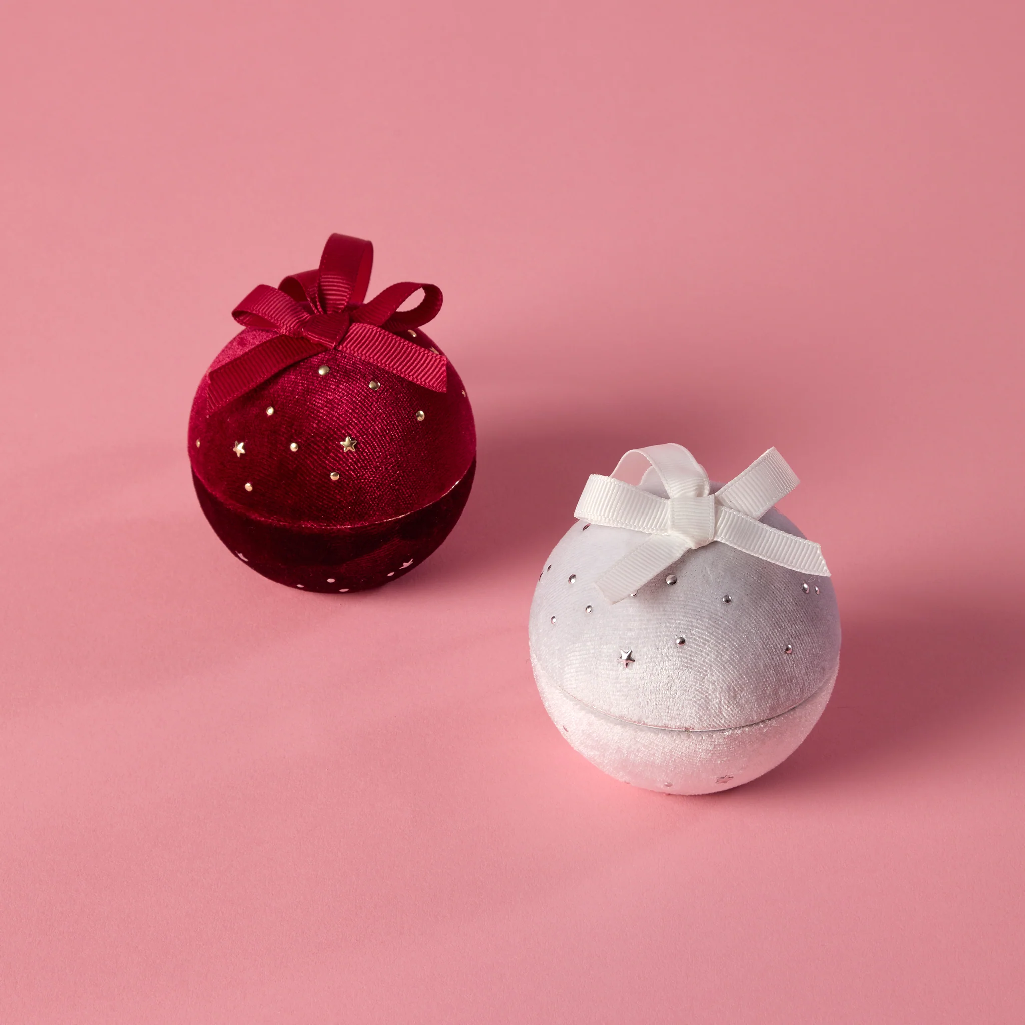 Hillberg and Berk Red and white velvet Ornament Gift Box solo